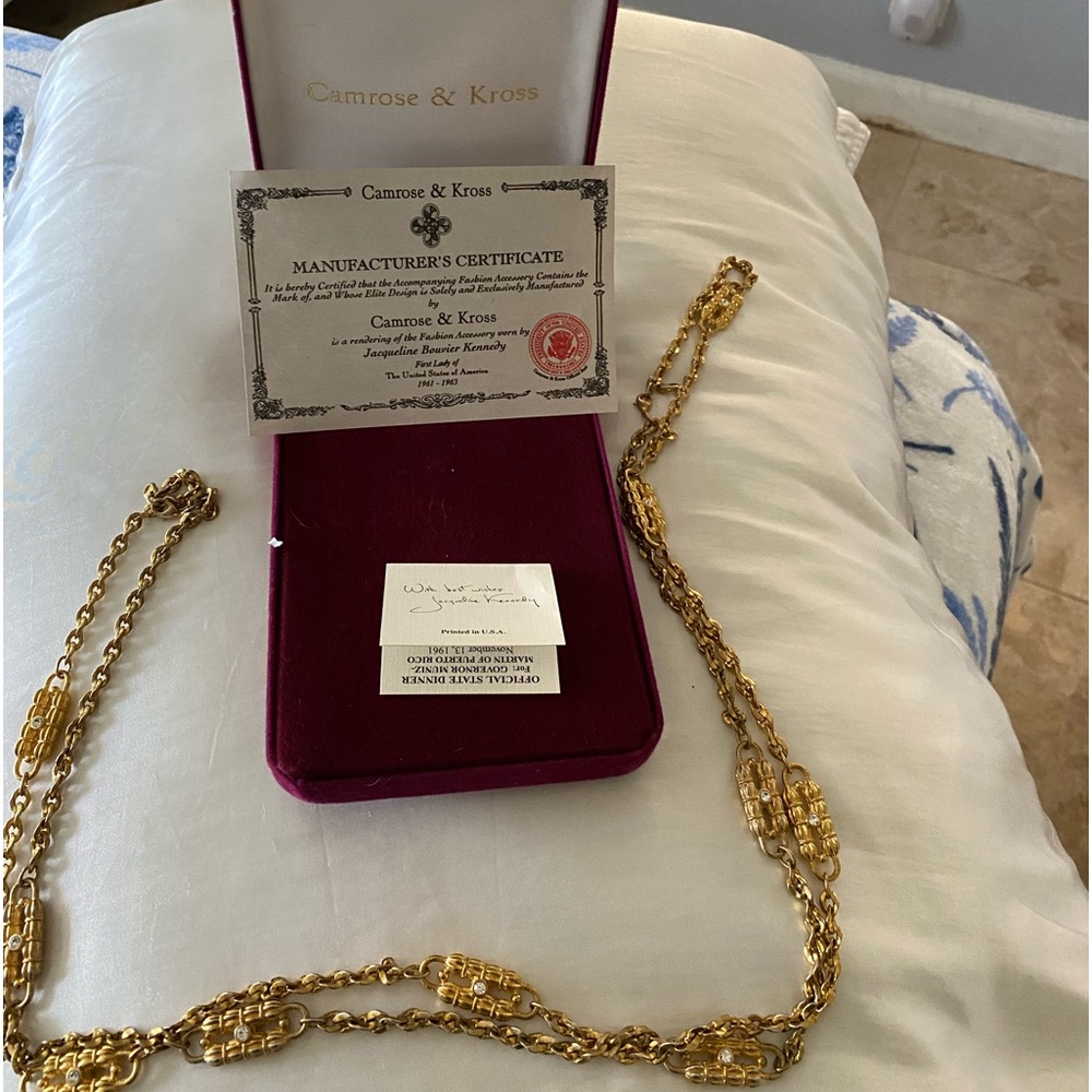 The paper clip necklace made by Chanel,and copy for Jackie O ,
